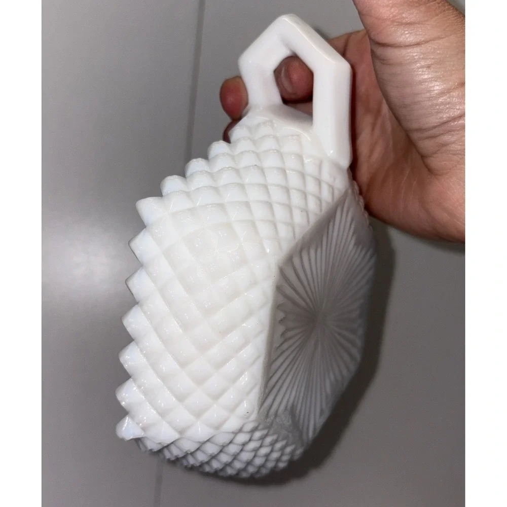 Vintage Westmoreland White English Hobnail Milk Glass 1-Handle Hexagon Bowl‎ - Picture 5 of 5